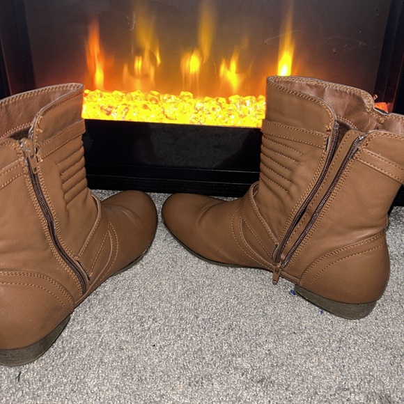 🦋Been Booted🦋 - Picture 3 of 8